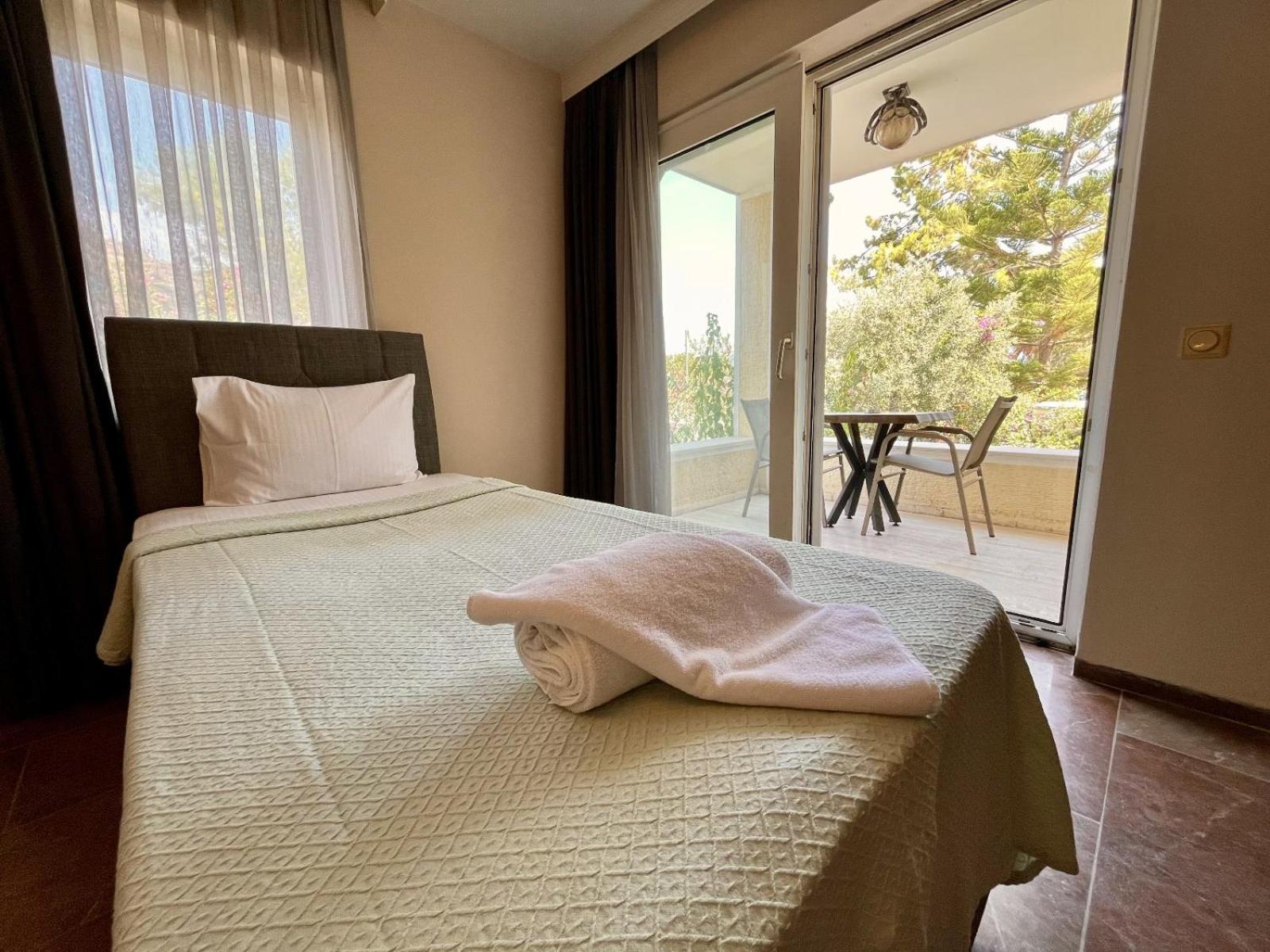 Farrys Boutique Hotel & Beach Club - יאליקאבאק מראה חיצוני תמונה